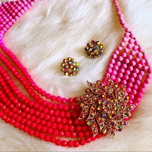 Elegant two tones three piece necklace set.  Bright fuchsia color with pendant.